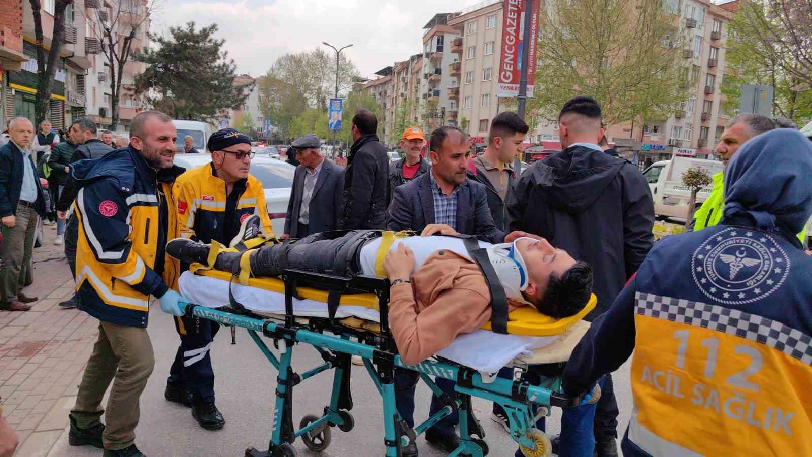 Bursa’da bayram alışverişini bırakıp kazayı izlediler