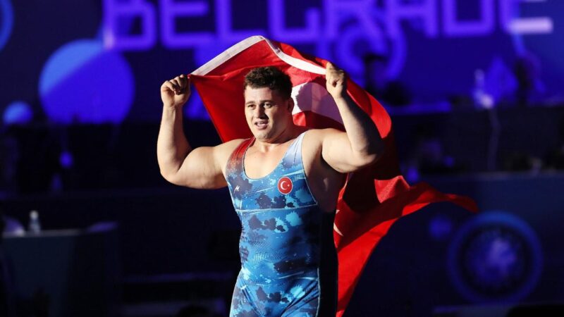 Rıza Kayaalp: En büyük hayalim olimpiyatta son noktayı koymak Milli güreşçi Rıza Kayaalp, 2024 yılında bu kadroyu koruyarak, bu