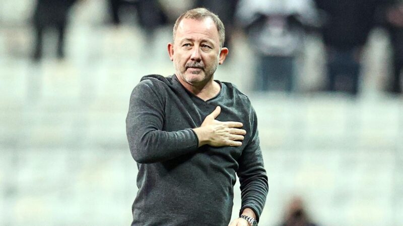 Trabzonspor’da ibre Sergen Yalçın’da Trabzonspor’da bu sezon tüm kulvarlarda yaşanan kayıplar nedeniyle yaprak dökümü