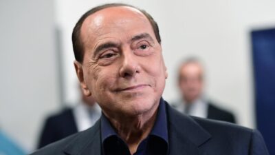 Berlusconi bir kez daha hastaneye kaldırıldı