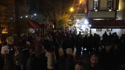 Görüntüler Bursa’dan… Sahurda metrelerce kuyruk oluştu