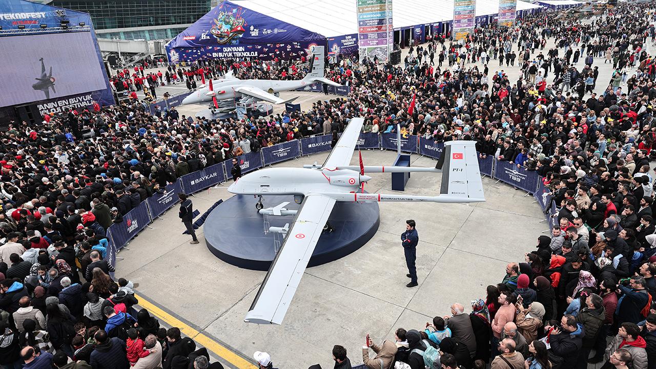 TEKNOFEST’te Bayraktar TB3’e yoğun ilgi