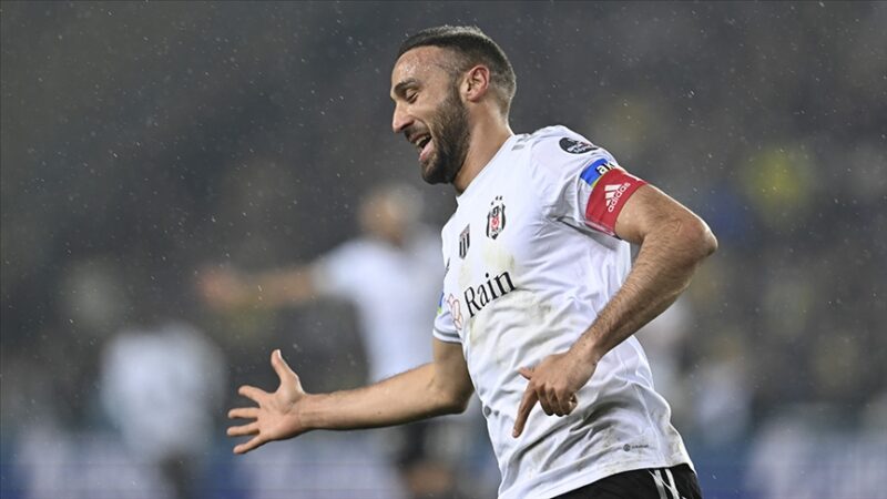 Beşiktaş'ın milli futbolcusu Cenk Tosun, Şenol Güneş'in teknik direktörlük görevine