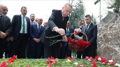 Cumhurbaşkanı Erdoğan’dan Alparslan Türkeş’in kabrine ziyaret