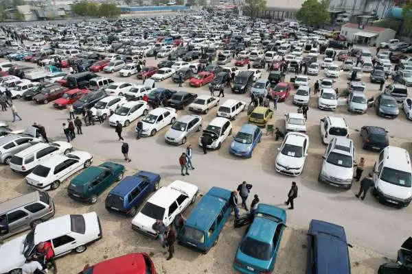 Ramazan bayramı öncesi oto pazarına yoğun ilgi Ramazan bayramı öncesi oto pazarına yoğun ilgi