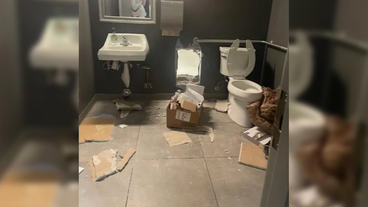 Tuvaletin duvarını delip 400’den fazla iPhone çaldılar