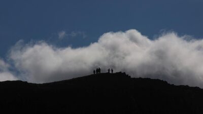 Hamile karısını yanardağdan iterek öldürdü