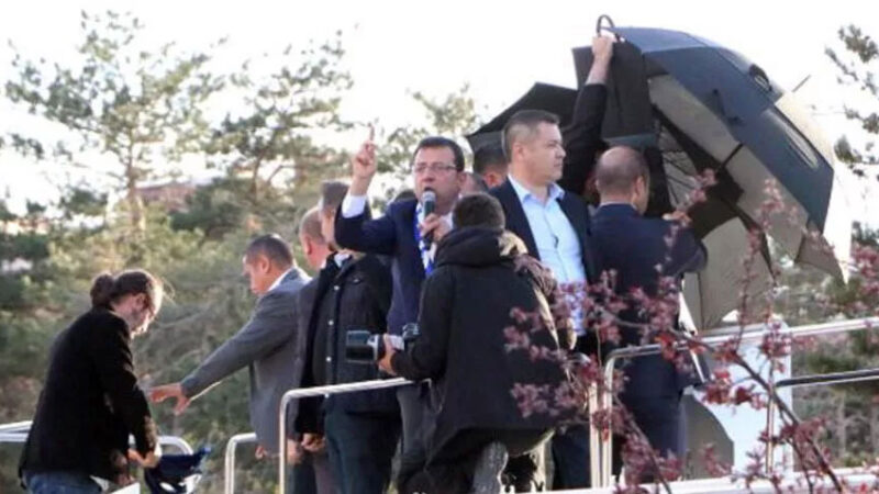 Seçim mitinginde taşlı saldırıda 13 gözaltı Erzurum'da Ekrem İmamoğlu'nun seçim mitinginde taşlı saldırıyla ilgili yeni bir