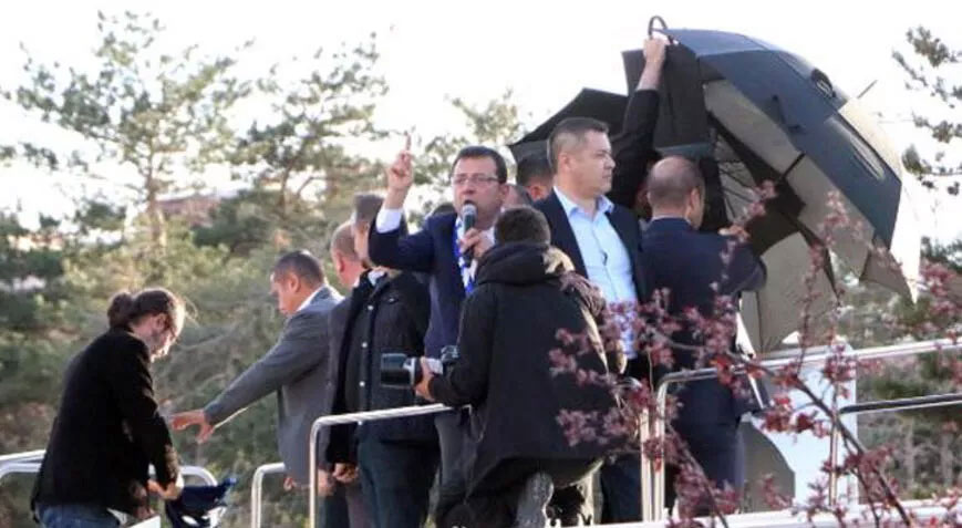 Seçim mitinginde taşlı saldırıda 13 gözaltı Seçim mitinginde taşlı saldırıda 13 gözaltı