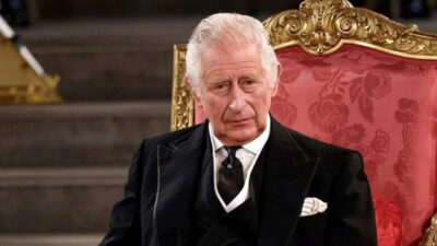 İngiltere’de taç giyme töreni: Kral Charles tacı taktı