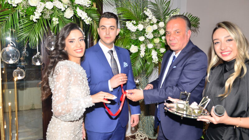 Bursalı çift nişan yüzüklerini taktı Uzman Psikolog Bengisu Binay ile iş insanı Ceyhun Akarsu, Atatürk