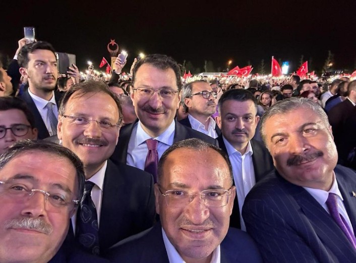 Erdoğan’ın yanındaki Çavuşoğlu’nun Beştepe izlenimleri!