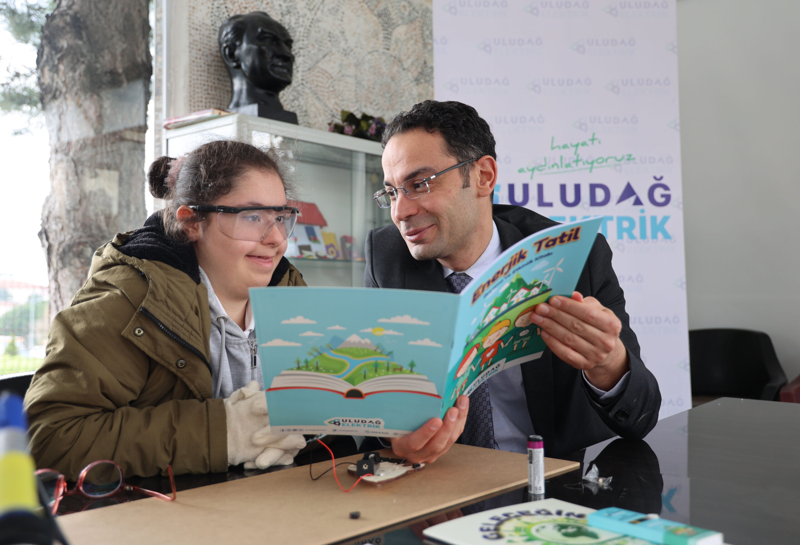 Uludağ Elektrik’ten otizmli öğrencilere atölye etkinliği