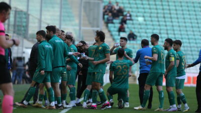 Bursaspor 48 puanın kaçını evinde kazandı?