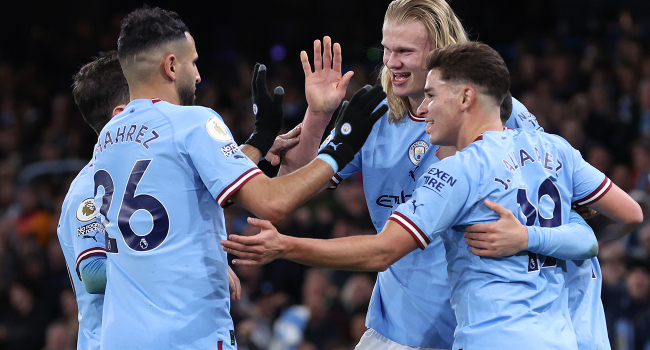 Manchester City şampiyonluğa koşuyor