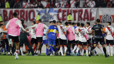 Olaylı derbi! 7 kırmızı kart çıktı