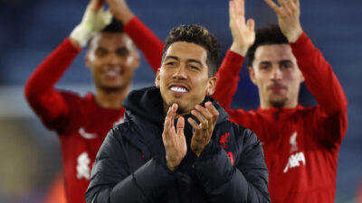 Liverpool 4 isme veda ediyor