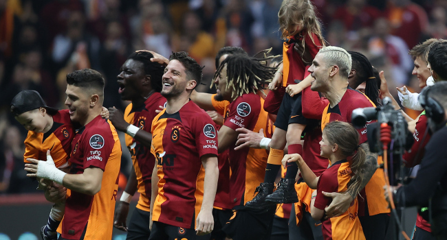 Galatasaray, geçen sezonun izlerini sildi