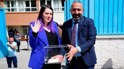 Temsili oy pusulasıyla sürpriz evlilik teklifi