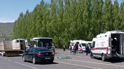 Bingöl’de halk otobüsü ile yolcu minibüsü çarpıştı! 16 kişi yaralandı
