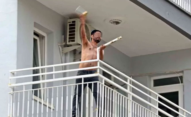 Şaşkına çeviren anlar! ‘Sabaha kadar parti’ deyip ortalığı birbirine kattı Şaşkına çeviren anlar! ‘Sabaha kadar parti’ deyip ortalığı birbirine kattı