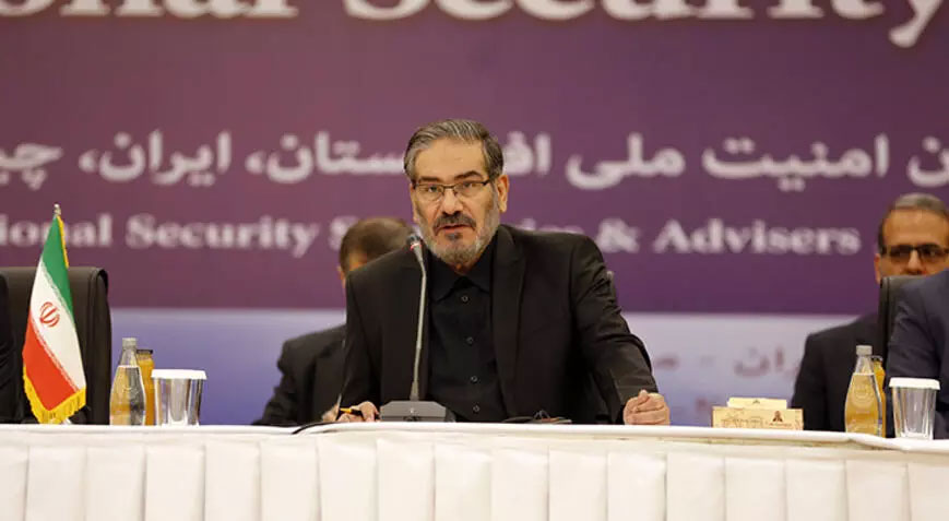 İran’ın en üst düzey güvenlik yetkilisi Şemhani görevden alındı