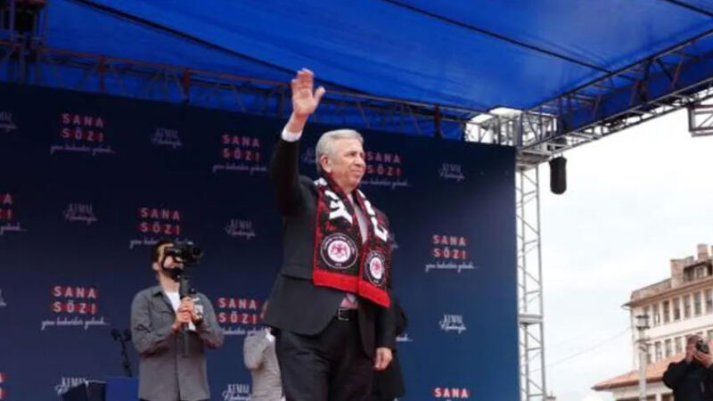 Mansur Yavaş : O İHA ve SİHA’lara daha çok ihtiyacımız olacak Çorum'da konuşan Ankara Büyükşehir Belediye Başkanı Mansur Yavaş, “Sınırımızda Amerika