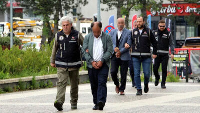 Yolcu otobüsünde 18 ruhsatsız tabanca ele geçirildi! 3 kardeş gözaltında