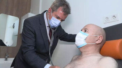 1 yıl arayla akciğer ve yemek borusu kanserine yakalandı! İkisini de yendi