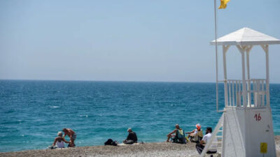 Oy kullanan seçmenler sahillere akın etti