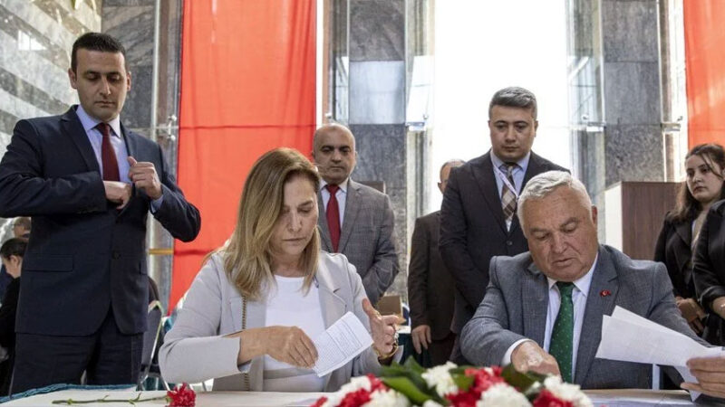 Meclis’te ilk kaydı MHP Adana Milletvekili Ayşe Sibel Ersoy yaptırdı 14 Mayıs Genel Seçimi'nin ardından TBMM'de 28. Dönem'in ilk kaydını