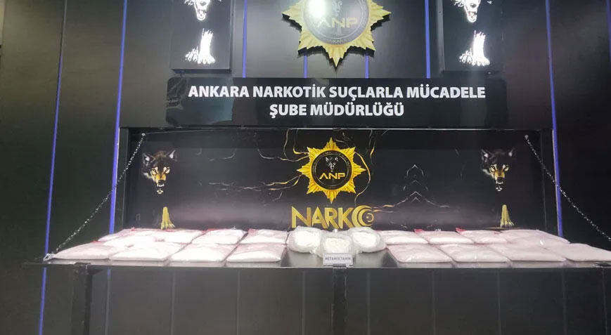 Okul servisinden çıkan 23 kilo uyuşturucu şoke etti