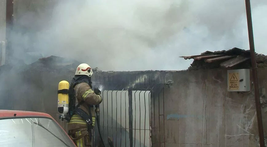 Korku dolu anlar! Gecekondu alev alev yandı