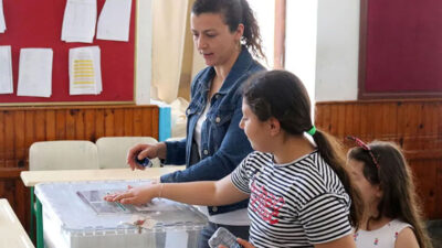 Geceleri 10 bin kişinin olduğu mahallede, 75 seçmen bulunuyor