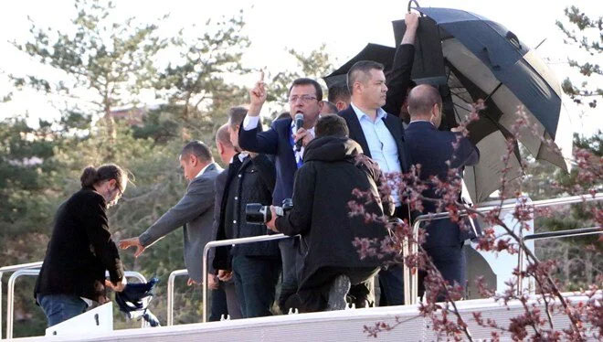 İmamoğlu mitingine saldırı soruşturmasında gözaltına alınan 9 kişi serbest İmamoğlu mitingine saldırı soruşturmasında gözaltına alınan 9 kişi serbest