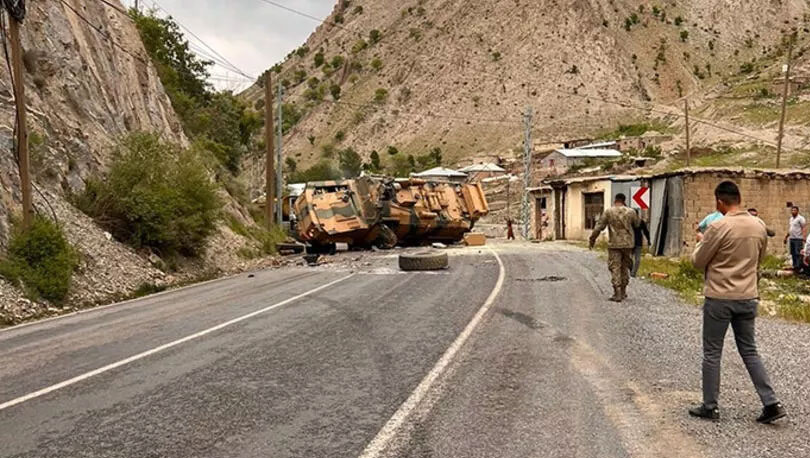 Hakkari- Van yolunda askeri araç devrildi: 3 yaralı