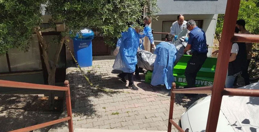 Yaşlı kadından haber alınamıyordu! Çarşafa sarılmış cesedi elbise dolabından çıktı