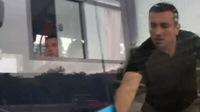 Kırmızıda geçtiği için uyaran sürücüye dehşeti yaşattı!