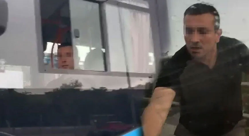 Kırmızıda geçtiği için uyaran sürücüye dehşeti yaşattı!