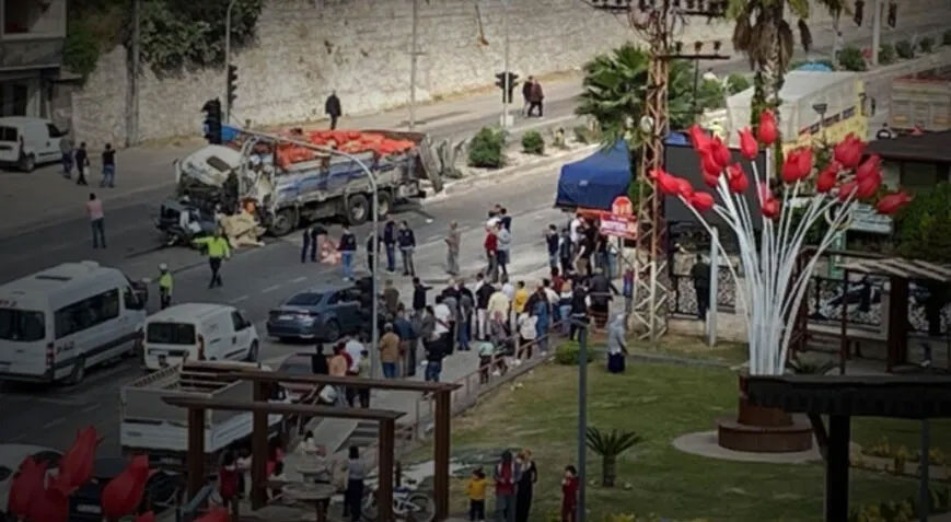 Facia! Kamyon, çok sayıda araca çarptı; ölü ve yaralılar var