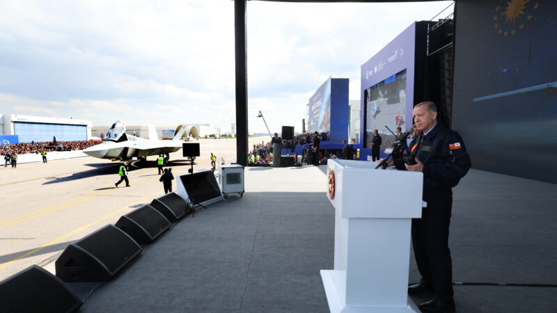 Cumhurbaşkanı Erdoğan açıkladı; Yerli savaş uçağının adı ‘KAAN’ Cumhurbaşkanı Recep Tayyip Erdoğan, yerli savaş uçağının adının ''KAAN'' olduğunu