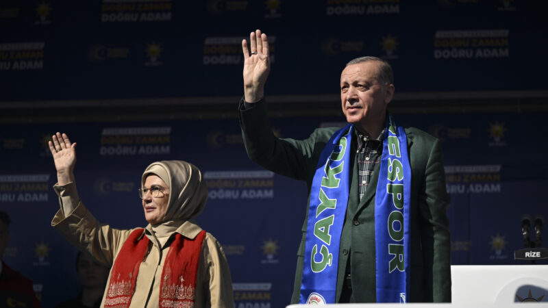 Cumhurbaşkanı Erdoğan: ‘Yepyeni bir destan yazmaya hazırlanıyoruz’ Cumhurbaşkanı ve AK Parti Genel Başkanı Recep Tayyip Erdoğan, Rize'de,