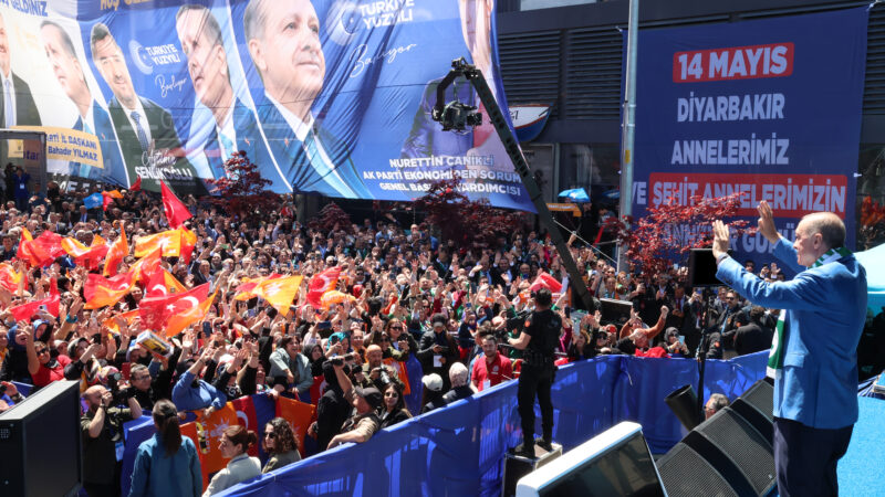 Cumhurbaşkanı Erdoğan’dan çalışan ve emeklilere müjde; Temmuzda maaşlara zam Cumhurbaşkanı Recep Tayyip Erdoğan, ekonomiye yönelik mesaj verdi. Cumhurbaşkanı Erdoğan,