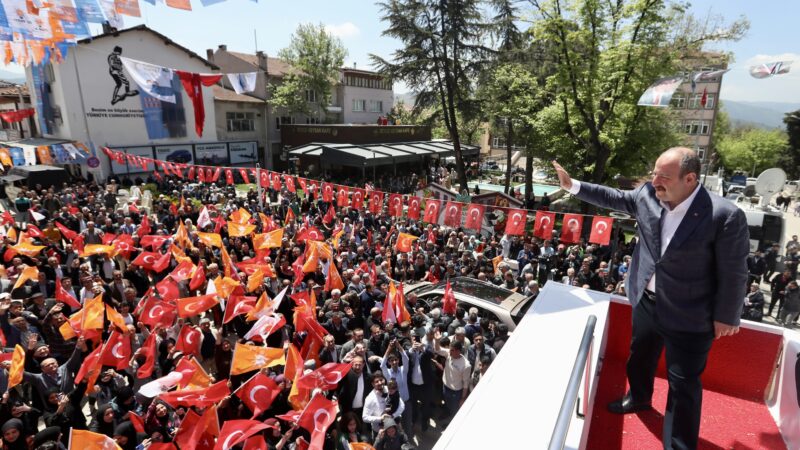 Sanayi ve Teknoloji Bakanı Mustafa Varank, "Dün Bursa'da kent meydanında
