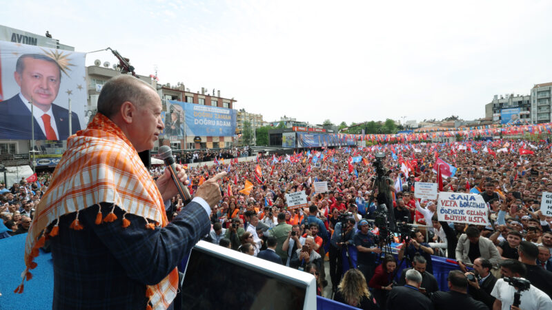 Cumhurbaşkanı Erdoğan Aydınlılara seslendi: ‘Tepkinizi sandıkta gösterin’ 14 Mayıs seçimlerinin önemine vurgu yapan Cumhurbaşkanı Erdoğan, 27 Mayıs'ın