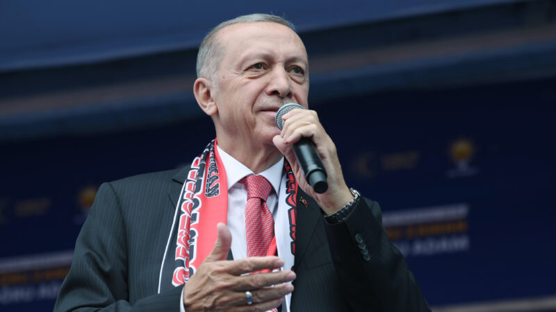 Cumhurbaşkanı Erdoğan: ‘Kirli ellerin oyunları bizi yıldıramaz’ Seçim çalışmalarına devam eden Cumhurbaşkanı Recep Tayyip Erdoğan, "Ne Kandil'deki