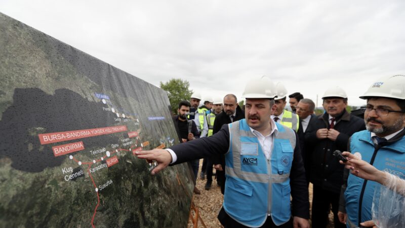 Bursa YHT hattında inceleme! Bakan Varank tarih verdi Sanayi ve Teknoloji Bakanı Mustafa Varank, "Osmaneli-Bursa arasındaki yüksek hızlı