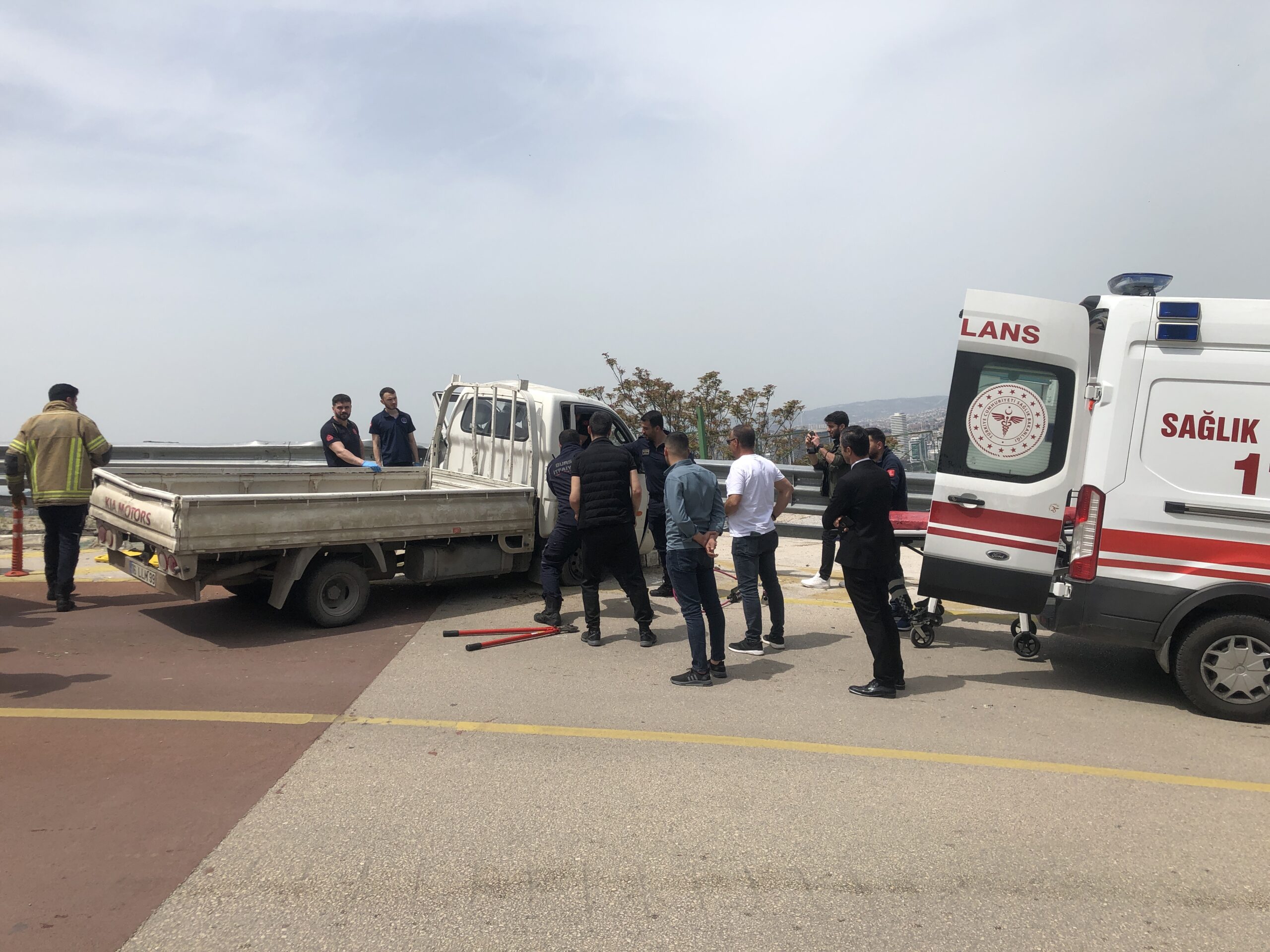 Bursa’da kırmızı ışıkta feci kaza Bursa’da kırmızı ışıkta feci kaza