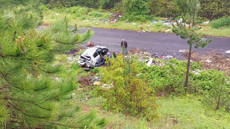 Bursa'da otomobilin uçuruma devrilmesi sonucu bir kişi hayatını kaybetti, bir