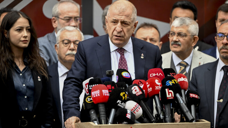 Zafer Partisi kime destek verecek? Ümit Özdağ’dan açıklama… Zafer Partisi Genel Başkanı Ümit Özdağ, 2. tura kalan cumhurbaşkanlığı